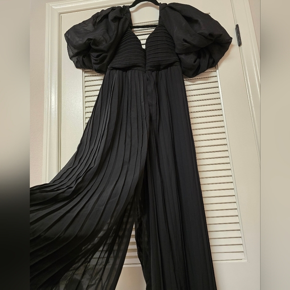 Boohoo - (NWT) Black Pleated Chiffron Puff Sleeve Jumpsuit - Picture 2 of 7
